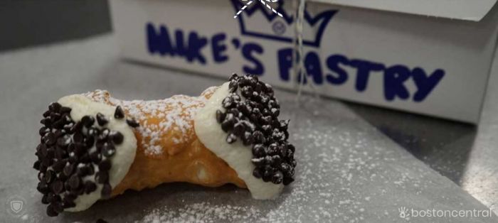 Mike's Pastry North End Boston cannoli